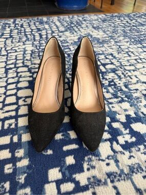 Kelly & Katie Black Pointed-Toe Suede Pumps